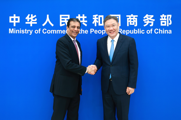 Minister Wang Wentao Holds a Group Meeting with Delegation of the U.S ...